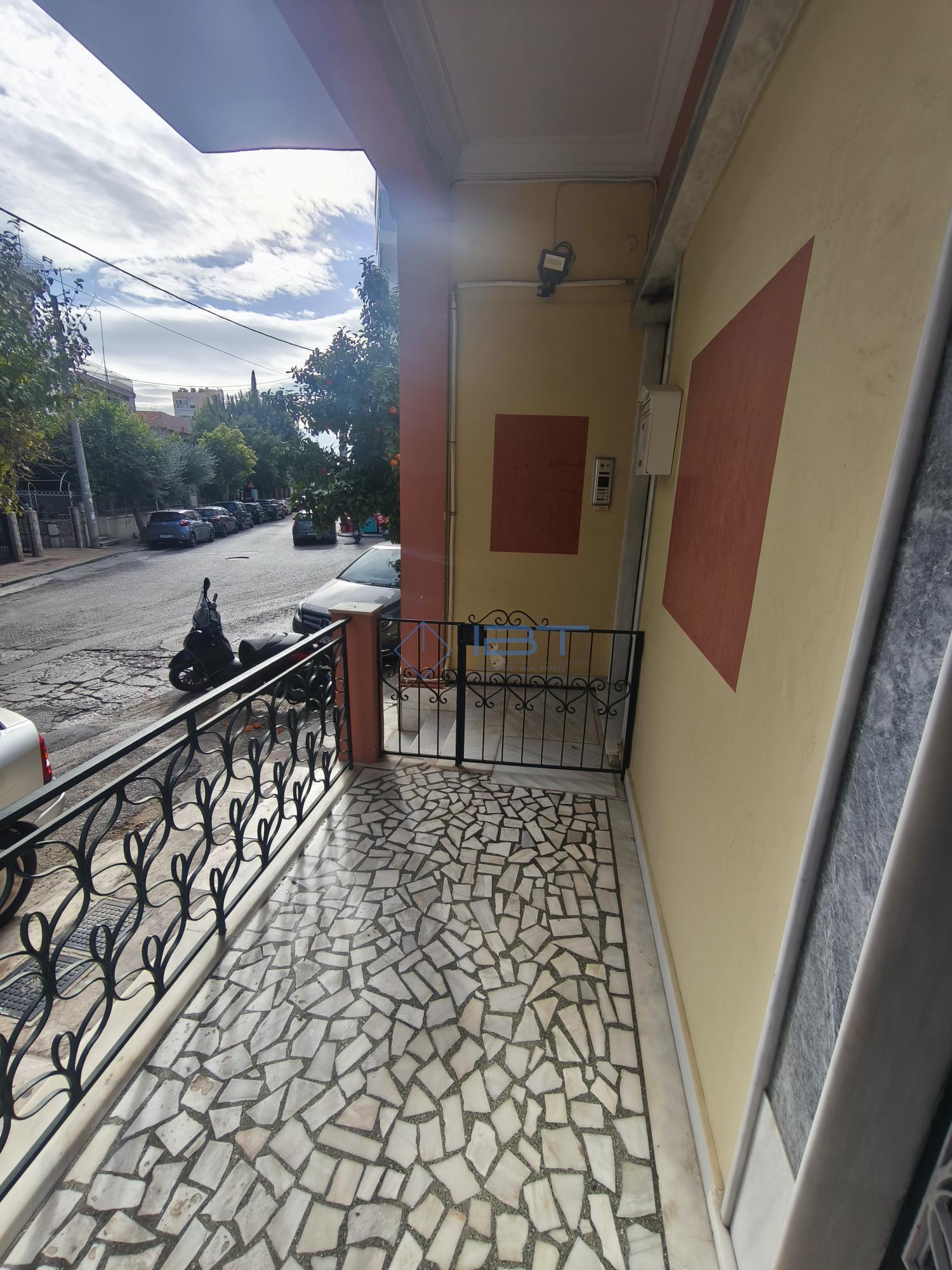 (προς πώληση) Κατοικία Οροφοδιαμέρισμα || Πειραιάς - Προάστια / Νίκαια - 140.0τ.μ., 3 Δ/Υ,150.000€