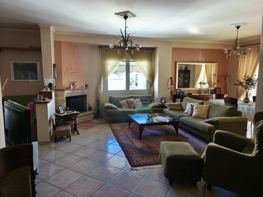(for sale) Residential Floor Apartment || Athens north suburbs / Vrilissia - 136.0sq.m, 3 B/R,380.000€